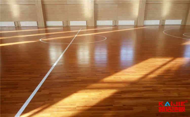 nba篮球场地板是什么材料